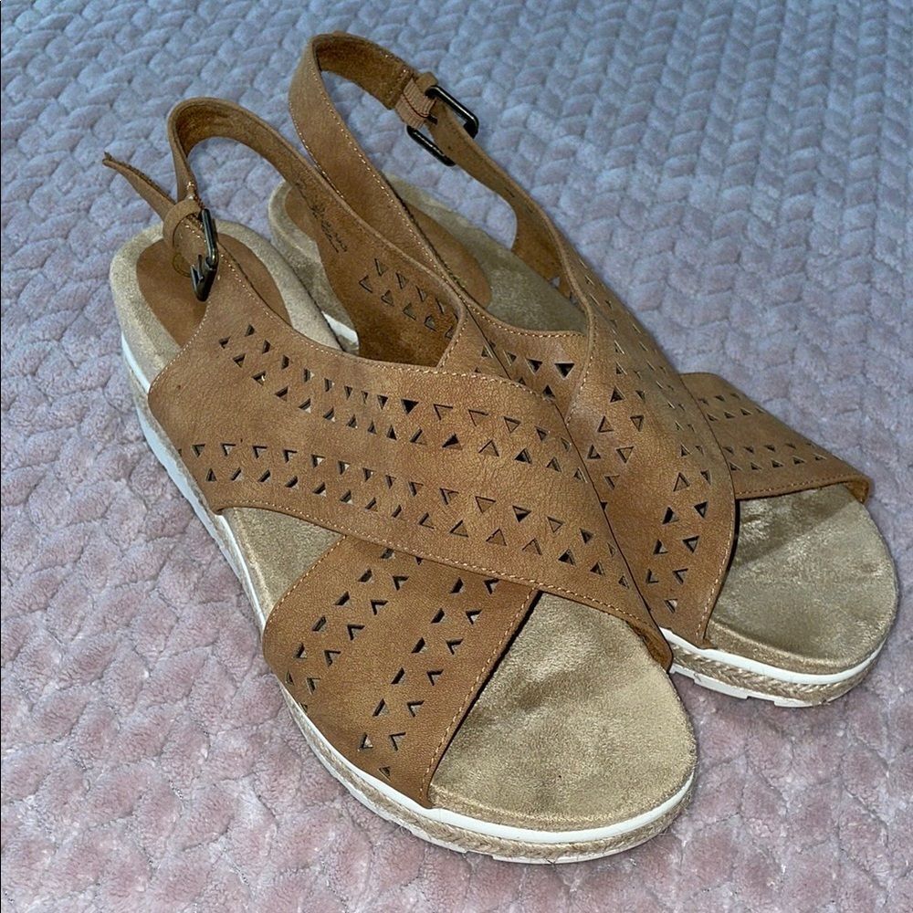 Bella Vita Womens Tan Cosette Wedge Sandals